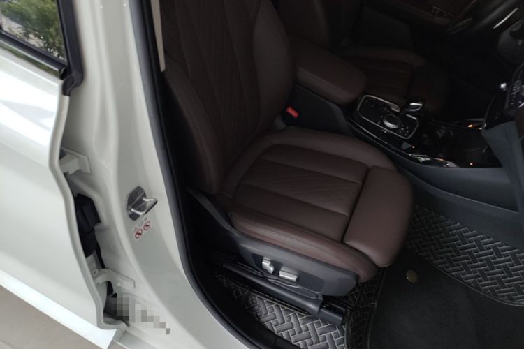 Used BMW X3 2022 Second Facelift xDrive30i Leading Edition M Night Sky Package Right Front Seat
