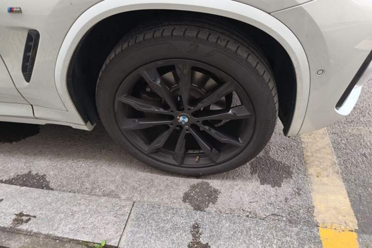 Used BMW X3 2022 Second Facelift xDrive30i Luxury Edition M Night Sky Package Right Front Wheel Hub