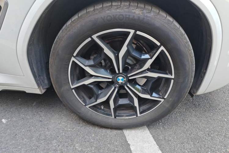 Used BMW X3 2022 xDrive25i M Sport Package Right Front Wheel Hub