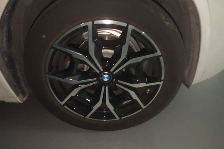 Used BMW X3 2022 xDrive25i M Sport Package Right Front Wheel Hub