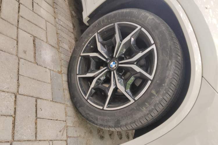 Used BMW X3 2022 xDrive25i M Sport Package Right Front Wheel Hub