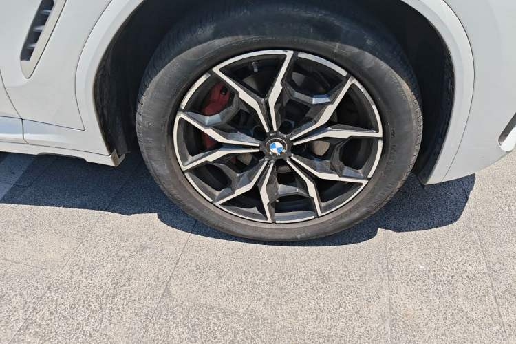 Used BMW X3 2022 xDrive25i M Sport Package Right Front Wheel Hub