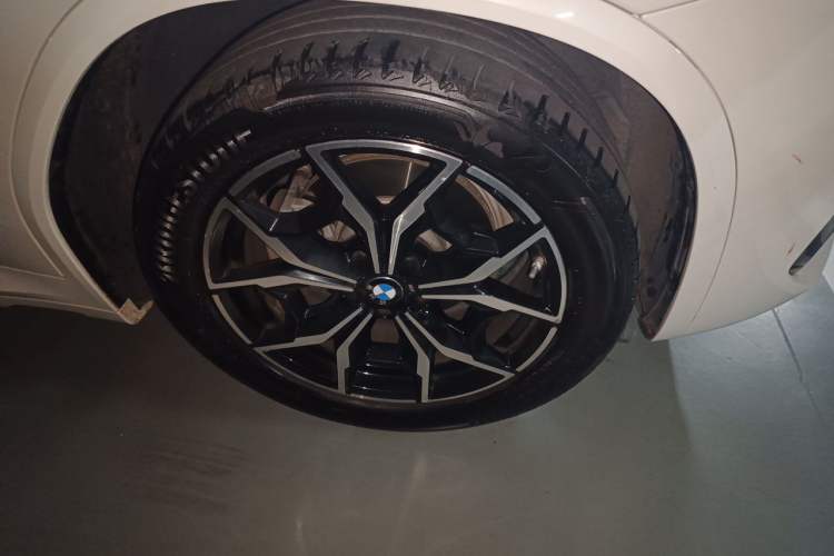 Used BMW X3 2022 xDrive25i M Sport Package Right Front Wheel Hub