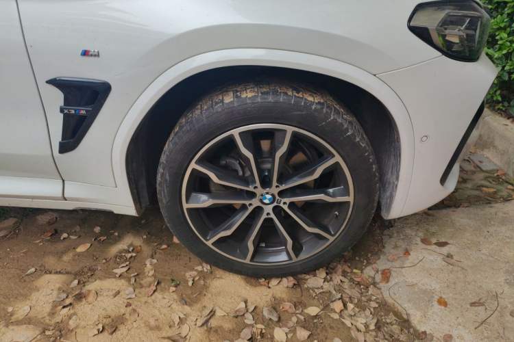 Used BMW X3 2022 Second Facelift xDrive30i Leading Edition M Night Sky Package Right Front Wheel Hub