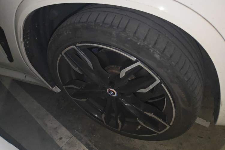 Used BMW X3 2022 M40i Right Front Wheel Hub