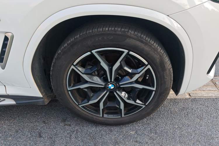 Used BMW X3 2022 xDrive25i M Sport Package Right Front Wheel Hub