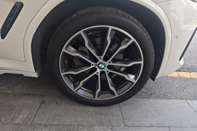 Used BMW X3 2022 Second Facelift xDrive30i Leading Edition M Night Sky Package Right Front Wheel Hub