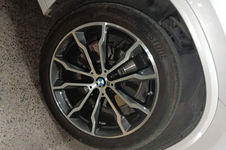 Used BMW X3 2022 Second Facelift xDrive30i Leading Edition M Night Sky Package Right Front Wheel Hub