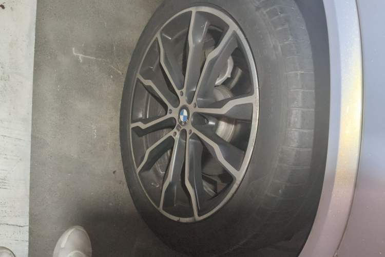 Used BMW X3 2022 Facelift xDrive30i Luxury Edition M Night Edition Package Right Front Wheel Hub