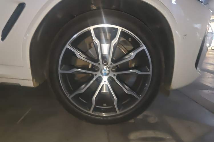 Used BMW X3 2022 Second Facelift xDrive30i Leading Edition M Night Sky Package Right Front Wheel Hub