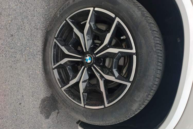 Used BMW X3 2022 xDrive25i M Sport Package Right Front Wheel Hub