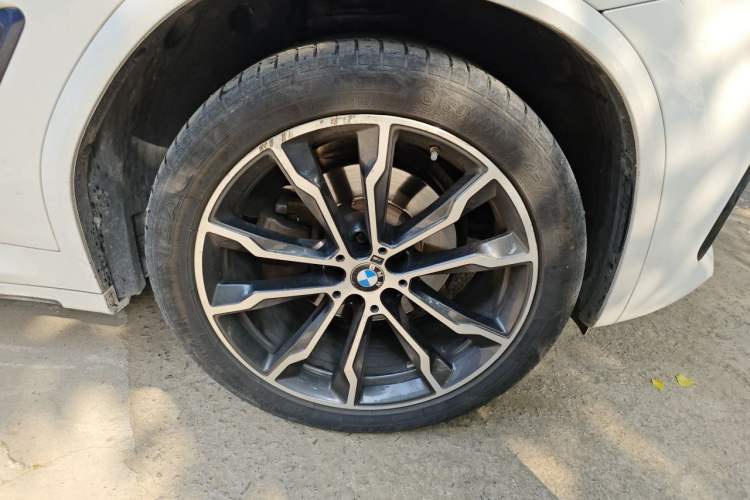 Used BMW X3 2022 xDrive30i Luxury Model M Night Sky Package Right Front Wheel Hub
