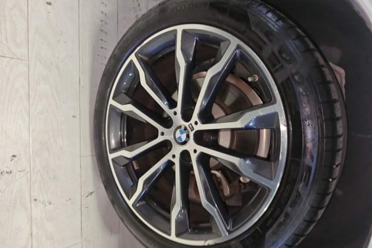 Used BMW X3 2022 Second Facelift xDrive30i Leading Edition M Night Sky Package Right Rear Wheel Hub
