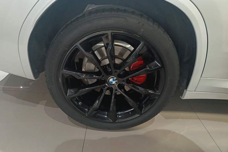Used BMW X3 2022 Second Facelift xDrive30i Leading Edition M Night Sky Package Right Rear Wheel Hub