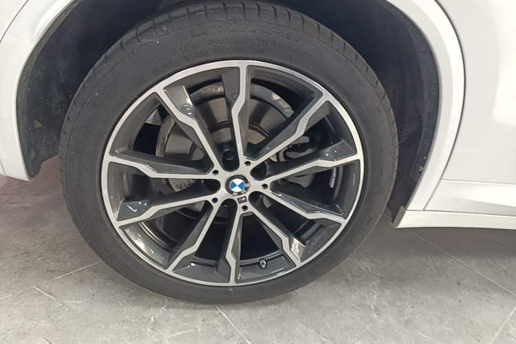 Used BMW X3 2022 Second Facelift xDrive30i Leading Edition M Night Sky Package Right Rear Wheel Hub