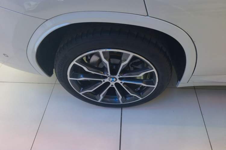 Used BMW X3 2022 Second Facelift xDrive30i Leading Edition M Night Sky Package Right Rear Wheel Hub