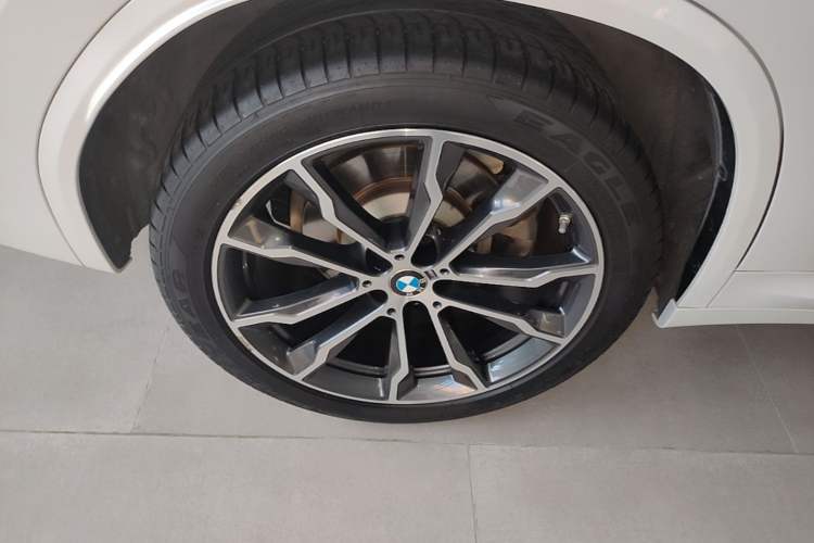 Used BMW X3 2022 Second Facelift xDrive30i Leading Edition M Night Sky Package Right Rear Wheel Hub