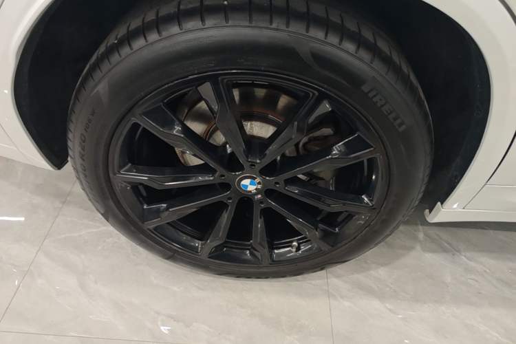 Used BMW X3 2022 Second Facelift xDrive30i Luxury Edition M Night Sky Package Right Rear Wheel Hub