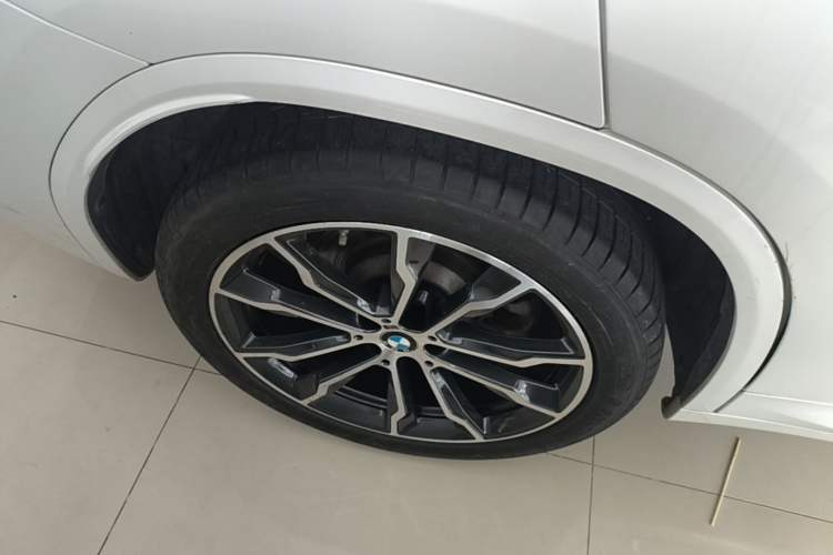Used BMW X3 2022 Second Facelift xDrive30i Leading Edition M Night Sky Package Right Rear Wheel Hub