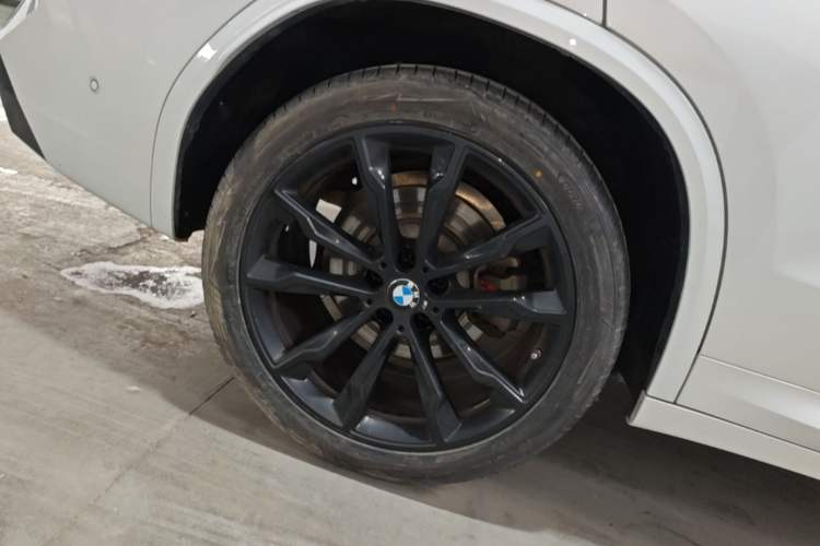 Used BMW X3 2022 Second Facelift xDrive30i Luxury Edition M Night Sky Package Right Rear Wheel Hub
