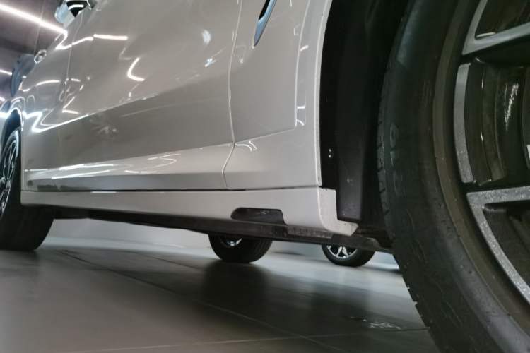 Used BMW X3 2022 xDrive25i M Sport Package Right Side Sill