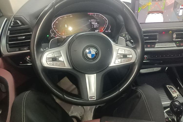 Used BMW X3 2022 Second Facelift xDrive30i Leading Edition M Night Sky Package Steering Wheel