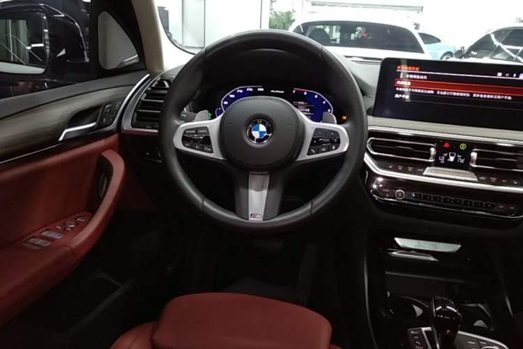 Used BMW X3 2022 Second Facelift xDrive30i Leading Edition M Night Sky Package Steering Wheel
