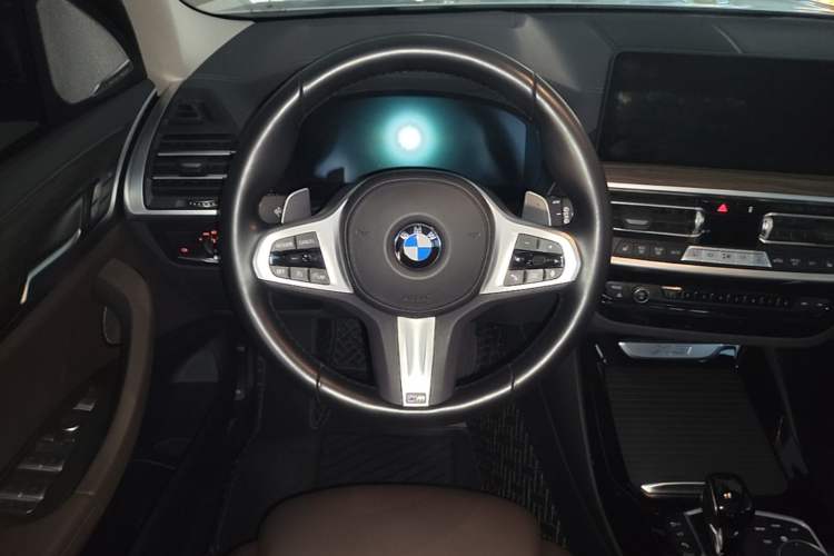 Used BMW X3 2022 Second Facelift xDrive30i Leading Edition M Night Sky Package Steering Wheel