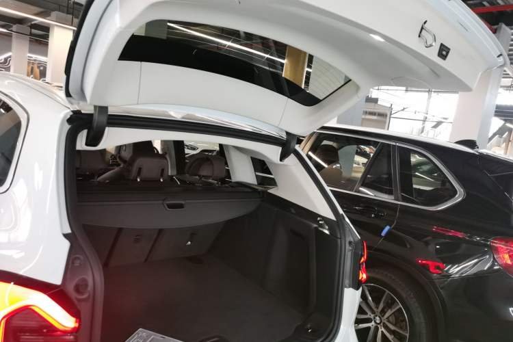 Used BMW X3 2022 xDrive25i M Sport Package Trunk