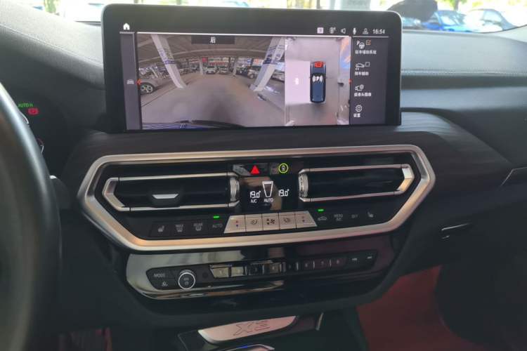 Used BMW X3 2023 Restyled xDrive30i Leading Edition M Night Sky Package Audio And AC Panel