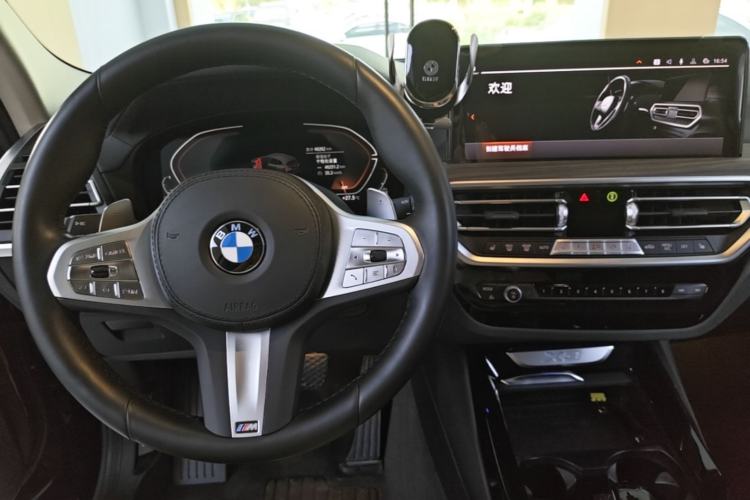 Used BMW X3 2023 xDrive30i Leading Model M Night Edition Package Center Console