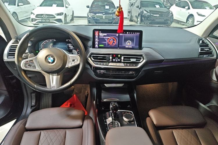 Used BMW X3 2023 Restyled xDrive30i Leading Edition M Night Sky Package Center Console