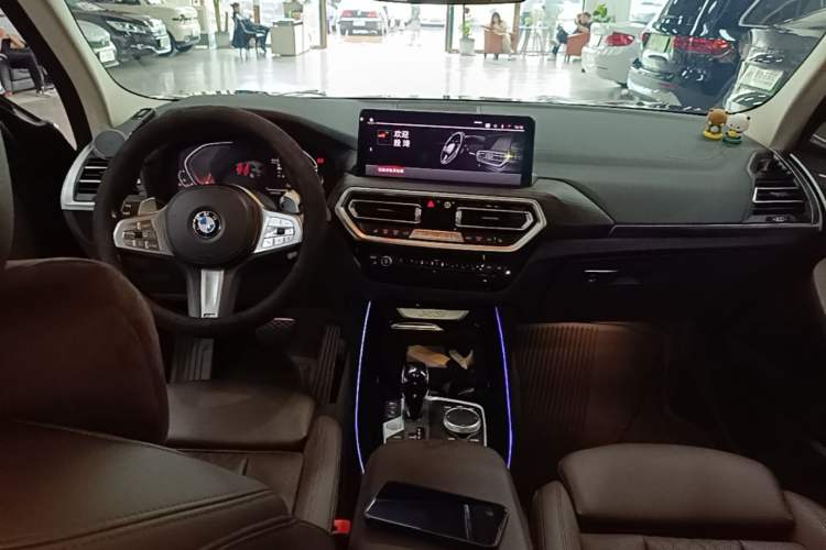 Used BMW X3 2023 xDrive30i Leading Model M Night Edition Package Center Console