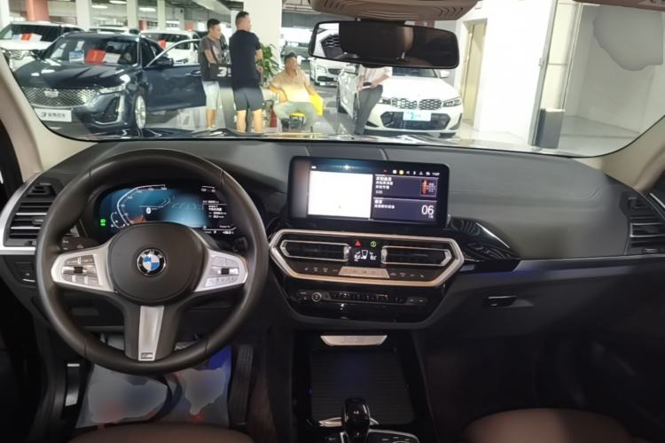 Used BMW X3 2023 xDrive25i M Sport Package Center Console