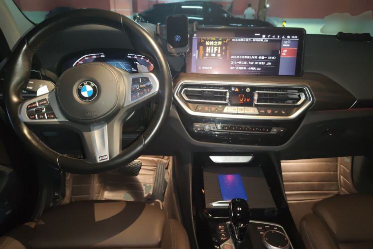 Used BMW X3 2023 xDrive30i Leading Model M Night Edition Package Center Console