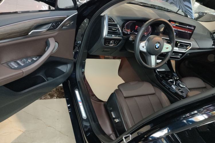 Used BMW X3 2023 xDrive30i Leading Model M Night Edition Package Driver Seat