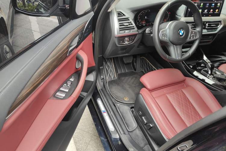 Used BMW X3 2023 Restyled xDrive30i Leading Edition M Night Sky Package Driver Seat