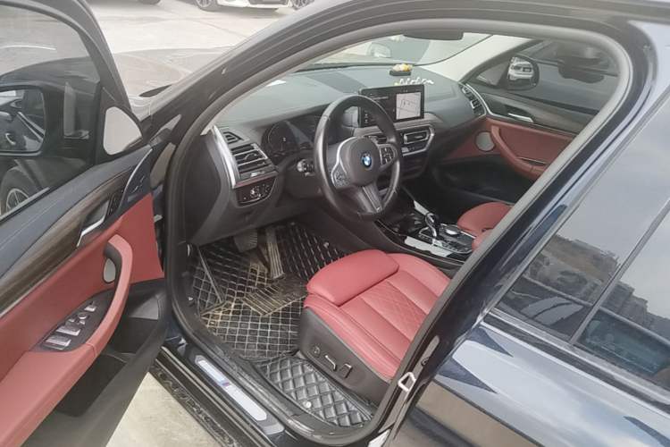 Used BMW X3 2023 xDrive30i Leading Model M Night Edition Package Driver Seat