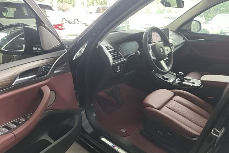 Used BMW X3 2023 Restyled xDrive30i Leading Edition M Night Sky Package Driver Seat