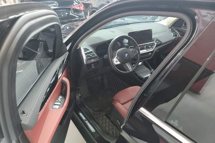 Used BMW X3 2023 xDrive25i M Sport Package Driver Seat