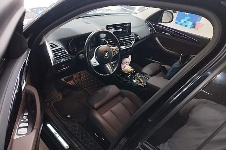 Used BMW X3 2023 xDrive25i M Sport Package Driver Seat