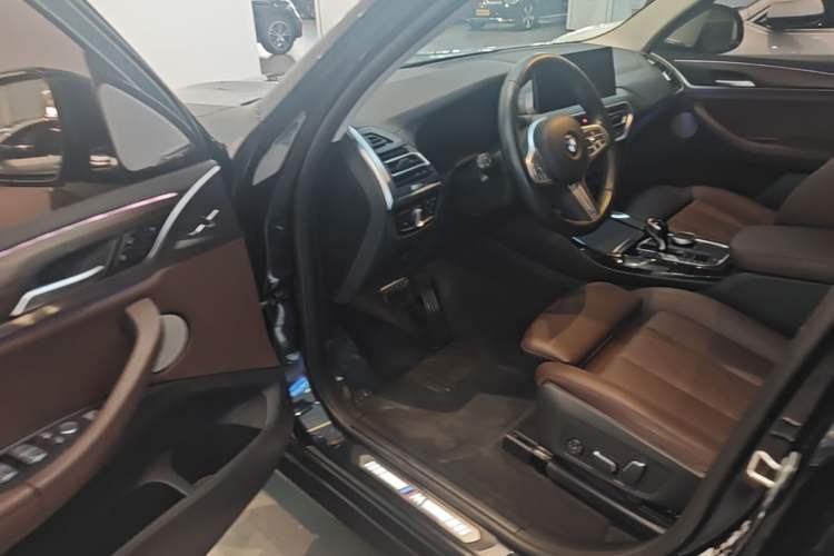 Used BMW X3 2023 Restyled xDrive30i Leading Edition M Night Sky Package Driver Seat