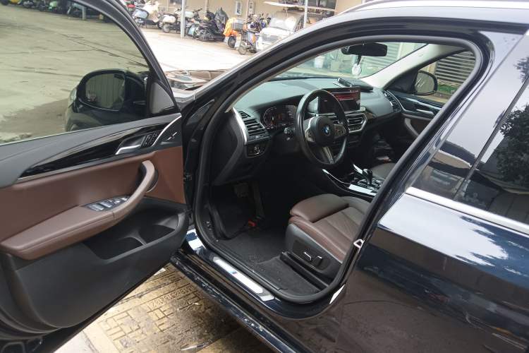 Used BMW X3 2023 xDrive25i M Sport Package Driver Seat