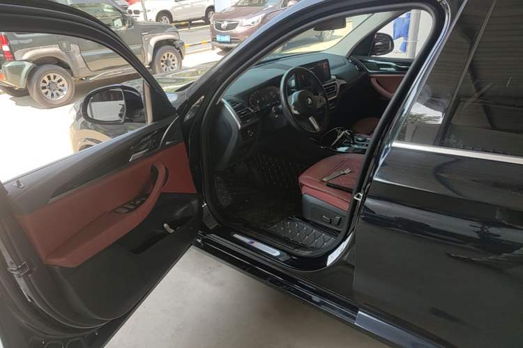 Used BMW X3 2023 xDrive25i M Sport Package Driver Seat