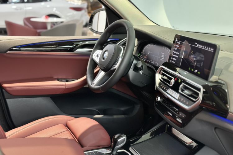 Used BMW X3 2023 xDrive25i M Sport Package Interior 3