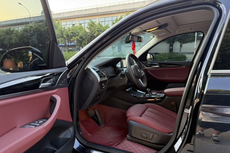 Used BMW X3 2023 xDrive25i M Sport Package Interior 3