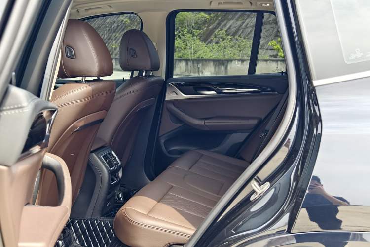 Used BMW X3 2023 xDrive25i M Sport Package Interior 4