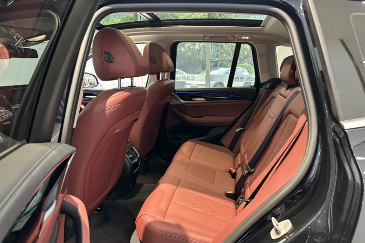 Used BMW X3 2023 xDrive25i M Sport Package Interior 5