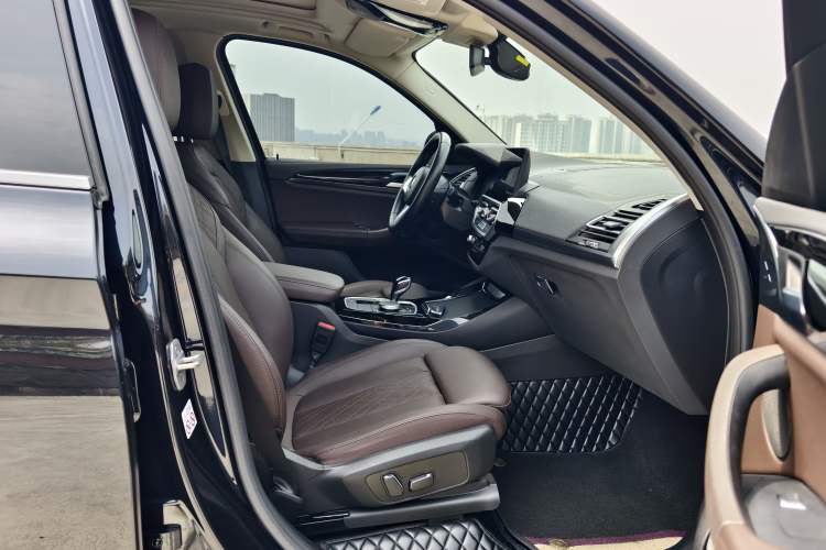 Used BMW X3 2023 xDrive25i M Sport Package Interior 6
