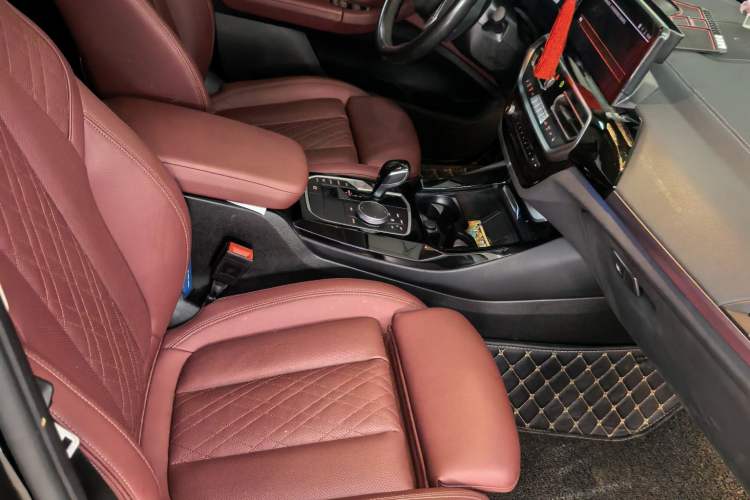 Used BMW X3 2023 xDrive25i M Sport Package Interior 6